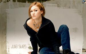 Julia Stiles